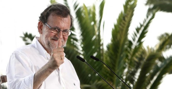 El candidadto del Partido Popular, Mariano Rajoy, durante el mitin electoral en Torrevieja. / EFE