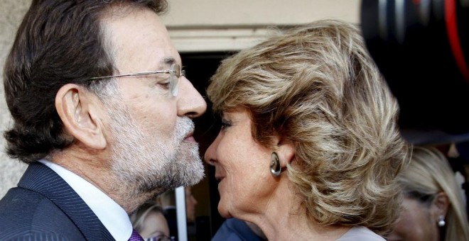 El líder del PP, Mariano Rajoy, y la concejala del Ayuntamiento de Madrid, Esperanza Aguirre, en una foto de archivo. / EFE