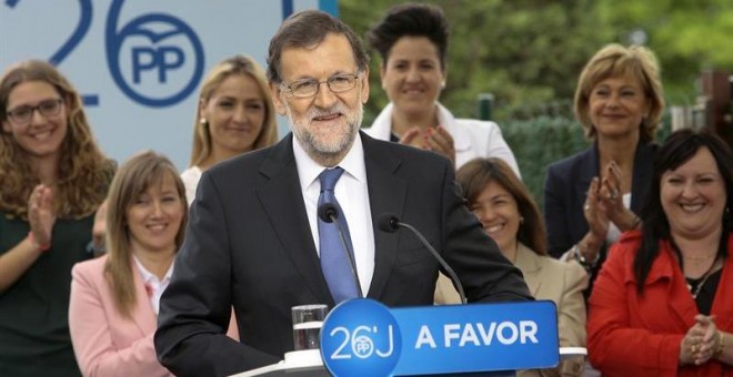 Mariano Rajoy, durante su intervención en el acto electoral del PP en Guadalajara. / PEPE ZAMORA (EFE)