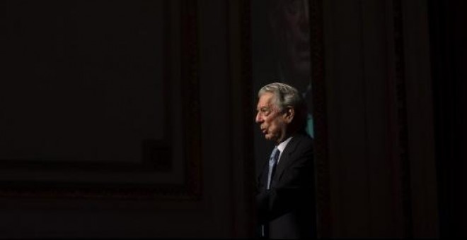 El escritos peruano y Premio Nobel Mario Vargas Llosa, en una conferencia en la Cámara de Comercio de Argentina. AFP / EITAN ABRAMOVICH