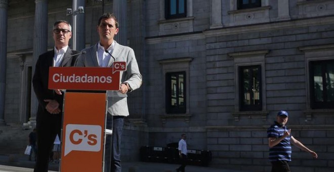 Albert Rivera frente al Congreso de los Diputados. EP