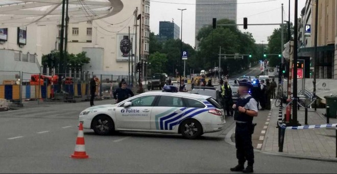 Cordón policial frente al centro comercial City2 de Bruselas. AFP/Seppe Knapen