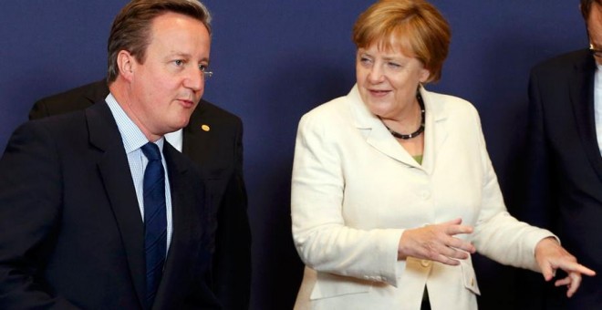 Cameron y Merkel, durante la cumbre de la UE en Bruselas. REUTERS/Francois Lenoir