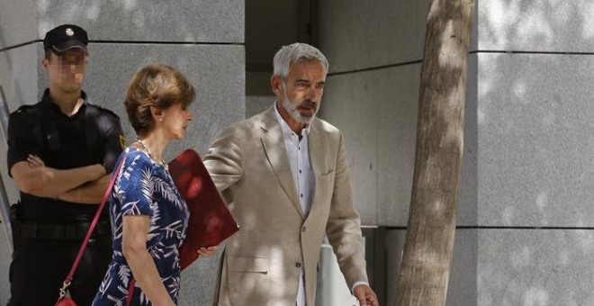 El actor español Imanol Arias a su salida de la Audiencia Nacional tras declarar como investigado por defraudar a Hacienda 2,18 millones de euros. EFE/Juan Carlos Hidalgo