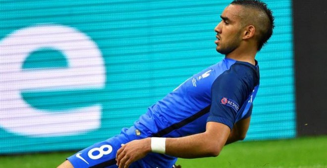 Dimitri Payet celebra el tercer tanto conseguido por Francia.- EFE