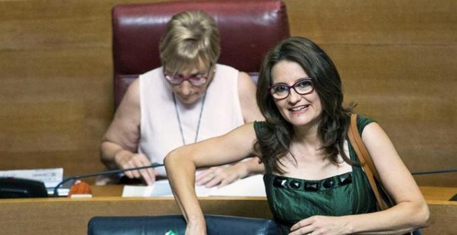 La vicepresidenta del Consell y consellera de Igualdad y Política Inclusiva, Mónica Oltra, en el Pleno de Les Corts, en el debate de una propuesta socialista y otra de Compromís sobre la implantación de un ingreso mínimo y otra de ayudas de emergencia soc