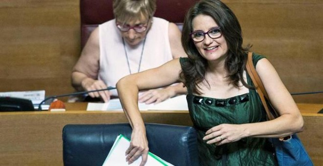 La vicepresidenta del Consell y consellera de Igualdad y Política Inclusiva, Mónica Oltra, en el Pleno de Les Corts, en el debate de una propuesta socialista y otra de Compromís sobre la implantación de un ingreso mínimo y otra de ayudas de emergencia soc