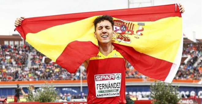 Sergio Fernández celebra su plata en el Europeo. EFE/Vincent Jannink