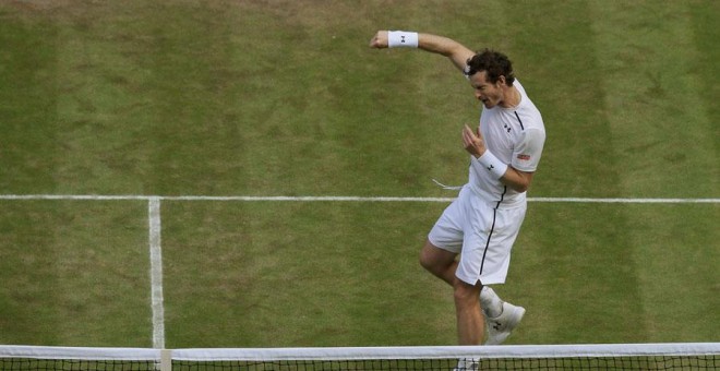 Murray celebra su victoria sobre Berdych en Wimbledon. REUTERS/Tim Ireland