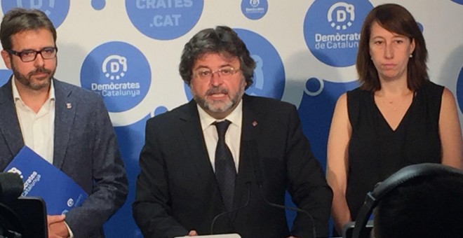 Rueda de prensa de los portavoces y diputados de Demòcrates de Catalunya  Carles Prats, Titon Laïlla y Toni Castellà.