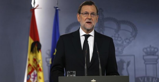 El presidente del Gobierno, Mariano Rajoy, durante su comparecencia hoy en el Palacio de la Moncloa para valorar el atentado en la ciudad francesa de Niza, donde el conductor de un camión embistió anoche a una multitud durante la celebración nocturna del