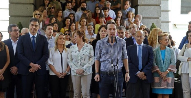 El líder de Podemos, Pablo Iglesias, tras el minuto de silencio en el Congreso por las víctimas de Niza. / J.J. GUILLÉN (EFE)