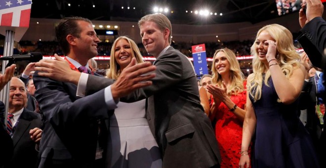 Los hijos de Donald Trump celebran la candidatura de su padre en la Convención de Cleveland. REUTERS