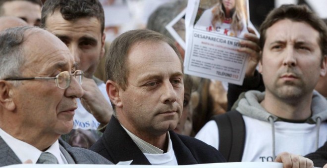 Antonio del Castillo en una manifestación para pedir justicia por su hija Marta del Castillo. EFE