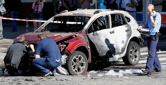 Estado del coche de Pável Sheremet tras la explosión. - REUTERS