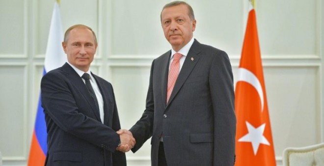 Los presidentes de Rusia y de Turquía, Vladímir Putin y Recep Tayyip Erdogan, en una fotografía de junio de 2015. - AFP