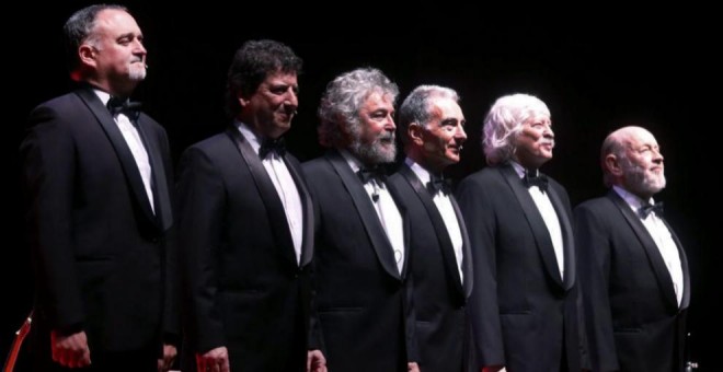 Les Luthiers con Martín O'Connor, el primero por la izquierda./ EFE