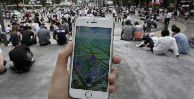 Un dispositivo móvil ejecuta la aplicación 'Pokémon Go'  en la ciudad de Nueva York.- EFE