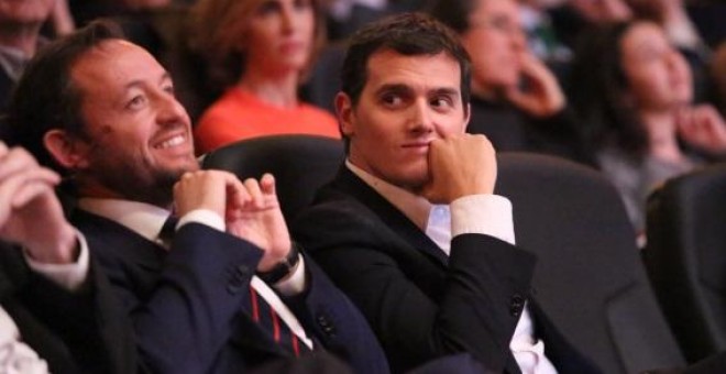 El responsable de fiscalidad de Ciudadanos y diputado, Francisco de la Torre, junto al líder de la formación, Albert Rivera.- EFE