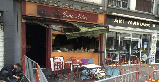 La fachada del bar incendiado en Rouen, Francia, donde el fuego ha acabado con la vida de trece personas. REUTERS/Clotaire Achi