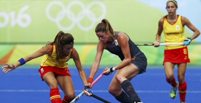 Partido entre España y Holanda de hockey hierba femenino. /REUTERS