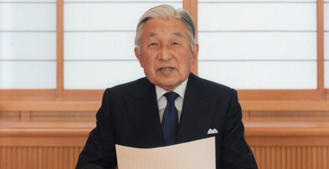 El emperador japonés Akihito durante su discurso en el que ha manifestado su deseo de abdicar por sus problemas de salud. REUTERS