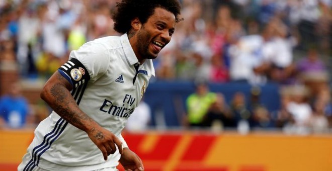 Marcelo celebra un gol durante un amistoso contra el Chelsea. EFE/JEFF KOWALSKY