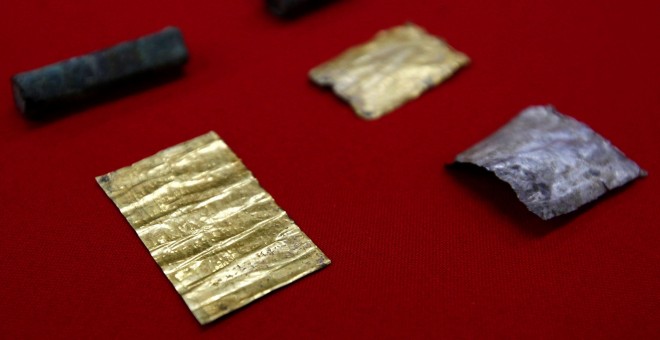Vista de los amuletos mágicos desenterrados en las inmediaciones de una planta de carbón en Kostolac, Serbia. REUTERS/Djordje Kojadinovic