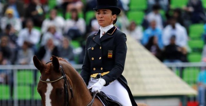 Beatriz Ferrer Salat, a lomos de su caballo 'Delgado'./EFE