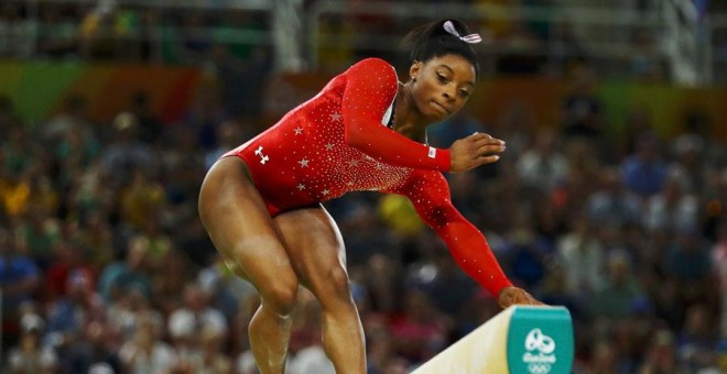 Simone Biles, durante la final de aparatos de gimnasia artística. REUTERS/Mike Blake