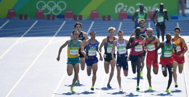 David Bustos durante la serie de clasificación para las semifinales de 1.500 metros. /REUTERS