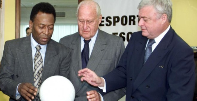 Havelange, con Pelé en 2001. REUTERS