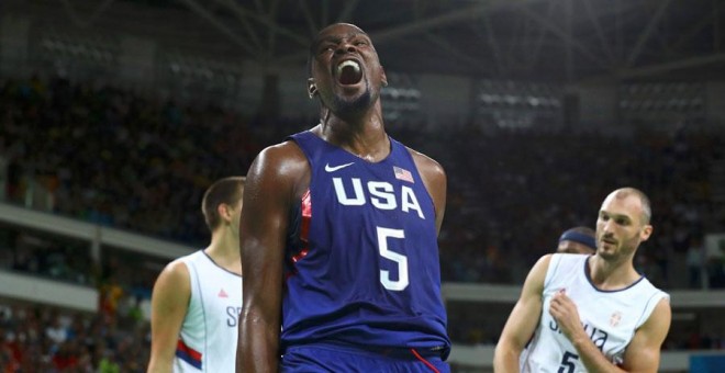 Durant celebra una canasta durante la final ante Serbia. REUTERS/Jim Young