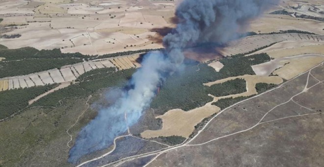 El último incendio declarado en el campo de maniobras de San Gregorio arrasó hace unos días 70 hectáreas de monte forestal y once de campos de cultivo, además de 45 dentro del complejo militar./Aragon.net