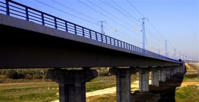 Viaducto de una línea AVE. ADIF/ALONSO SERRANO SUÁREZ