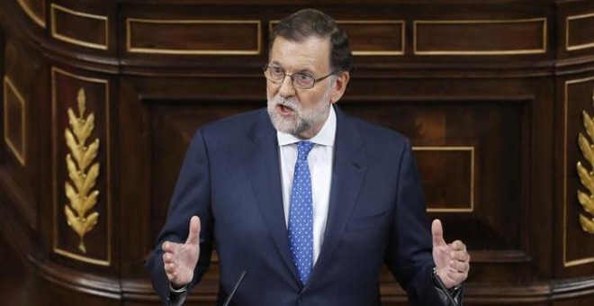 El presidente del Gobierno en funciones, Mariano Rajoy, durante su intervención esta tarde en el Congreso de los Diputados, en la primera jornada del debate de investidura al que se somete. EFE/Juan Carlos Hidalgo