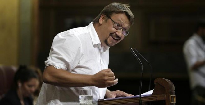 Xavier Domènech, de En Comú Podem, durante su intervención en la segunda sesión del debate de investidura del líder del PP, Mariano Rajoy, que se celebra este miércoles en el Congreso de los Diputados.- EFE/Emilio Naranjo