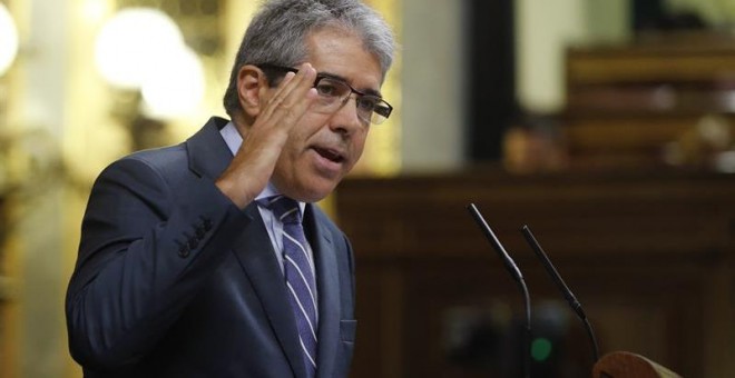 El portavoz del Grupo Mixto, Francesc Homs, durante su intervención en la segunda sesión del debate de investidura del candidato del PP, Mariano Rajoy, que se ha reanudado esta tarde en el Congreso de los Diputados. EFE/Mariscal