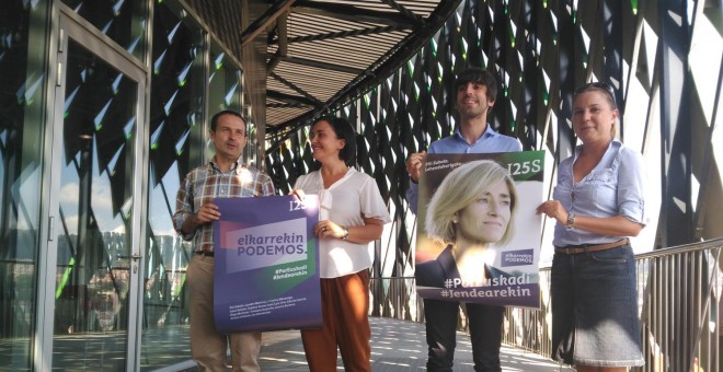 Dirigentes de Podemos en Euskadi presentan la candidatura de Pilar Zabala a la lehendakaritza.