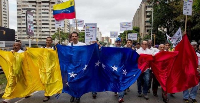 Opositores venezolanos se manifiestan en Caracas. - EFE