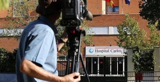 La enfermera está ingresada en la Unidad de Aislamiento del Hospital La Paz-Carlos III, de Madrid. / EFE