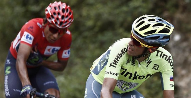 Alberto Contador y el colombiano Nairo Quintana, cerca de la meta de Aramón Formigal. / JAVIER LIZÓN (EFE)
