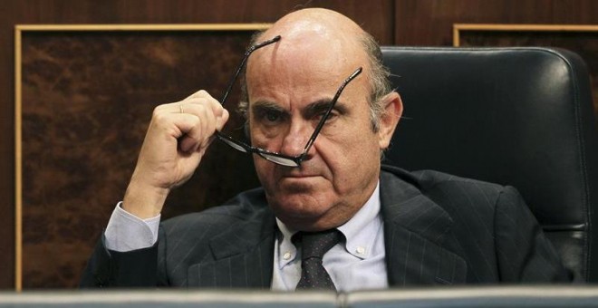 Foto de archivo del ministro de Economía, Luis de Guindos, en el Congreso. / MARISCAL (EFE)