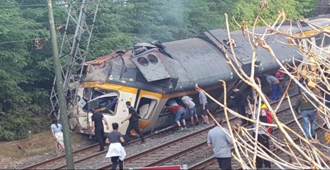 Un tren descarrila en la ciudad pontevedresa de O Porriño. TWITTER/@GxDRadioGalega