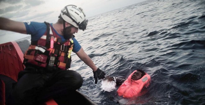 Un rescate de 354 personas en el Mediterráneo a principios de septiembre. EFE