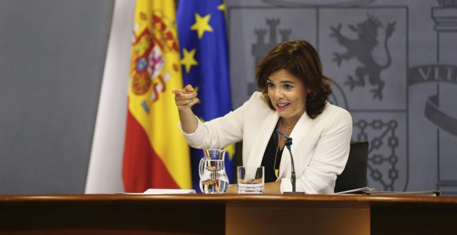 La vicepresidenta del Gobierno, Soraya Sáenz de Santamaría, durante la rueda de prensa posterior al Consejo de Ministros. EFE/J.P.Gandul