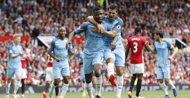 Nolito felicita a Iheanacho tras gol contra el United. /REUTERS