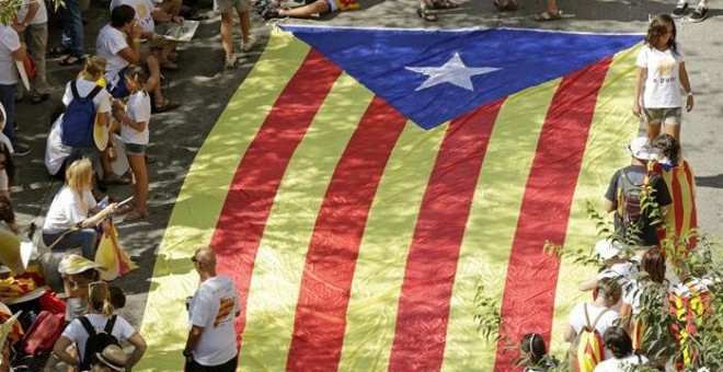 Vista de una estelada momentos antes de la manifestación de la Diada en el Paseo de la Pau de Berga. EFE/Susanna Sáez