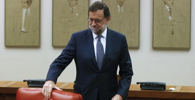 El jefe del Gobierno en funciones, Mariano Rajoy, a su llegada a la reunión que ha mantenido en el Congreso con los diputados del PP. EFE/Juan Carlos Hidalgo