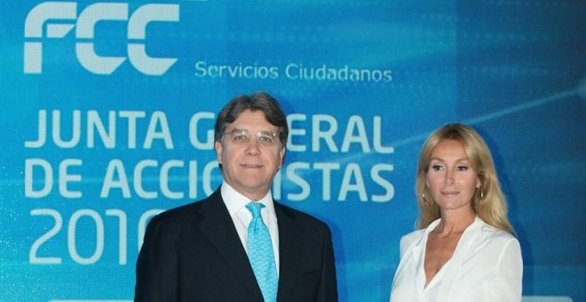 La presidenta de FCC, Esther Alcocer Koplowitz, y el consejero delegado, Carlos Jarque, en la junta de accionistas del grupo de construcción y servicios. E.P.
